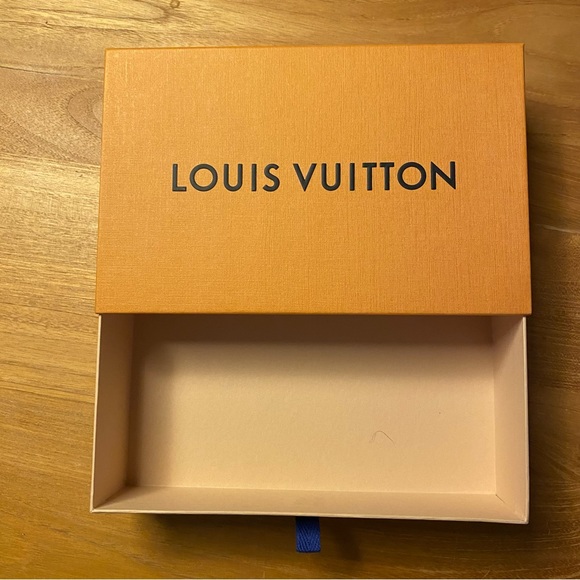 Louis Vuitton accessories box and pouch - Picture 4 of 12